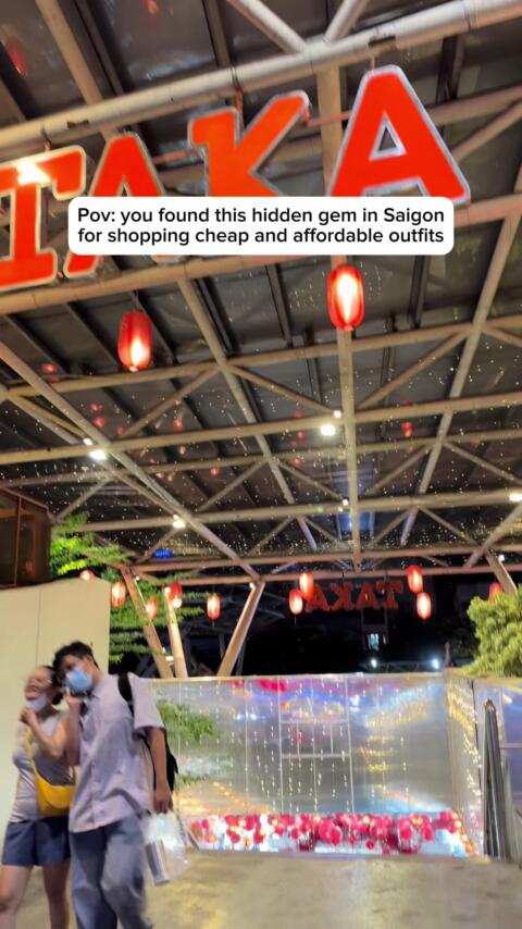If you&rsquo;re in Saigon, you can check out Central Market near Bui Vien walking Street. Perfect for shopping cheap but quality clothes. 👌😌#vietnam #shopping #hochiminh #fyp 
