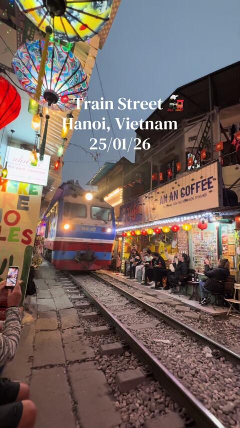 Such a crazy road 🇻🇳😂 #trainstreet #vietnam #hanoi #southeastasia #travel 