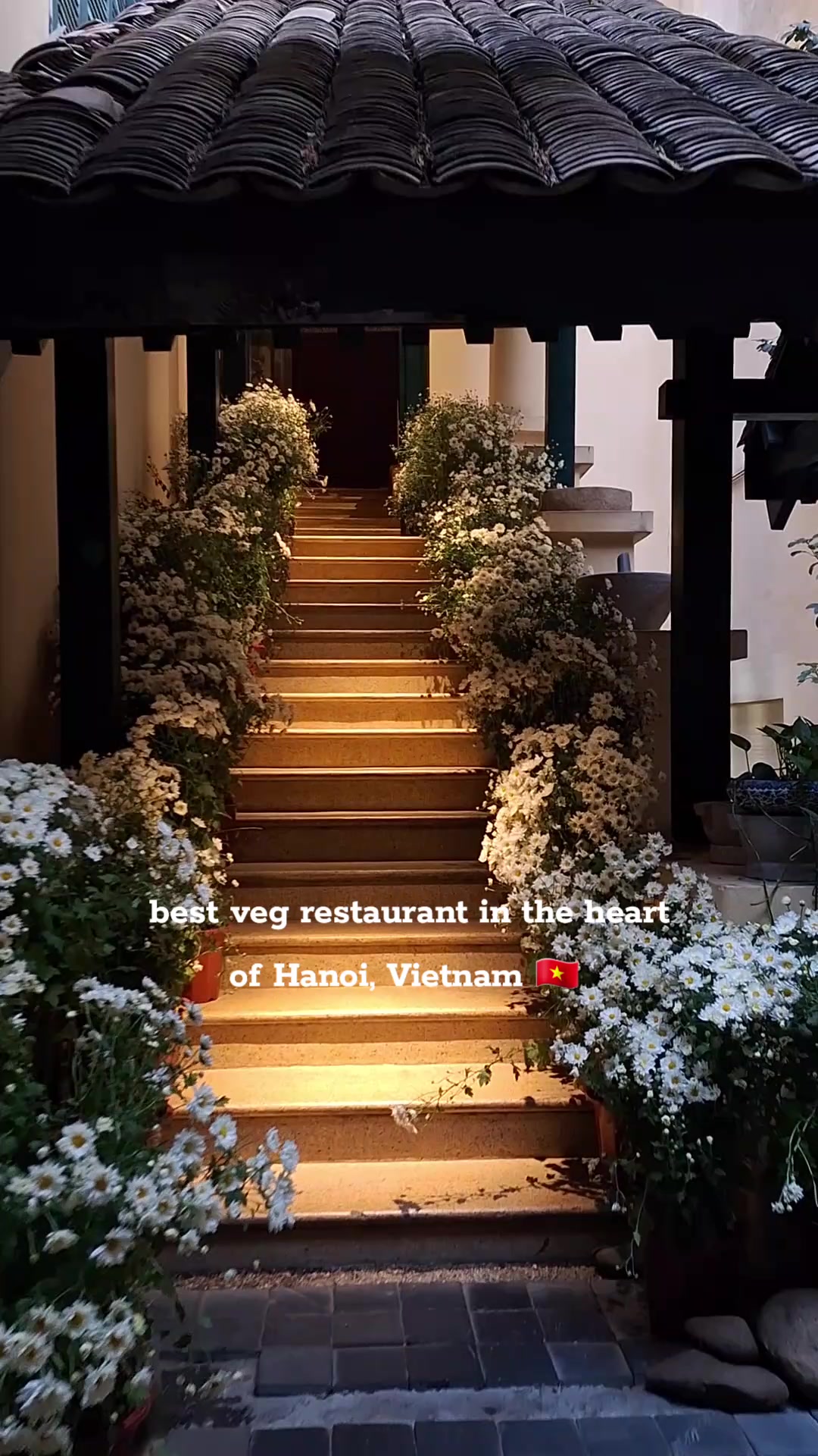 this one is such a gem! save this vegetarian restaurant for your next trip to Hanoi, it's a MUST!!! #Hanoi #vietnam #vegan #vegan food #veganhanoi #veganvietnam 