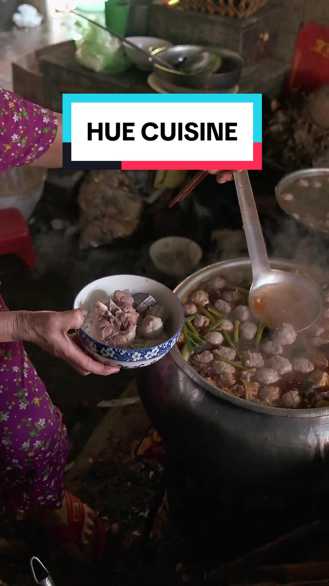 ẨM THỰC HUẾ ĐƯỢC VINH DANH THỨ 28 THẾ GIỚI Ẩm thực Huế được c&aacute;c chuy&ecirc;n gia v&agrave; thực kh&aacute;ch quốc tế chấm 4,56/5 điểm. C&aacute;c m&oacute;n ăn nổi tiếng nhất được nhắc đến đầu ti&ecirc;n gồm b&uacute;n b&ograve;, b&aacute;nh bột lọc, cơm hến, nem lụi, ch&egrave;, b&aacute;nh nậm, b&aacute;nh phu th&ecirc;, t&ocirc;m chua&hellip; Trong số gần 3.000 m&oacute;n ăn của cả nước, th&igrave; ầm thực Huế đ&atilde; chiếm hơn 65%, với hai d&ograve;ng ẩm thực chủ đạo l&agrave; Ẩm thực cung đ&igrave;nh v&agrave; Ẩm thực d&acirc;n gian Huế. C&oacute; thể n&oacute;i, người Huế đến với ẩm thực kh&ocirc;ng theo c&aacute;i nghĩa sinh học giản đơn, m&agrave; thưởng thức bằng cả khứu gi&aacute;c, thị gi&aacute;c v&agrave; cả&hellip; th&iacute;nh gi&aacute;c. Ch&iacute;nh trong sự đa dạng của nguồn nguy&ecirc;n vật liệu, từ d&acirc;n gi&atilde; cho tới sơn h&agrave;o hải vị, v&agrave; điểm đặc biệt nhất ch&iacute;nh l&agrave; b&agrave;n tay, t&acirc;m huyết v&agrave; t&agrave;i năng của c&aacute;c thế hệ, từ b&igrave;nh d&acirc;n cho tới qu&yacute; tộc thượng lưu, cung đ&igrave;nh đ&atilde; n&acirc;ng tầm văn h&oacute;a ẩm thực Huế l&ecirc;n một đẳng cấp vượt trội. #hue #huestreetfood #dulichhue #tuanbuitourguide #3Thteam #amthuchue #huetourguide 