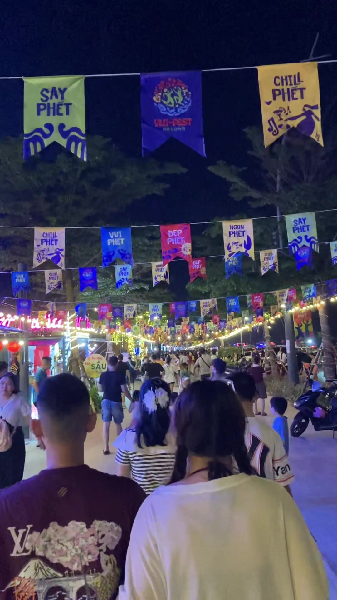 Hạ Long bay tối t7 #halong #valleybeachclub #luonlohalong #fyp #barngoaitroihalong 