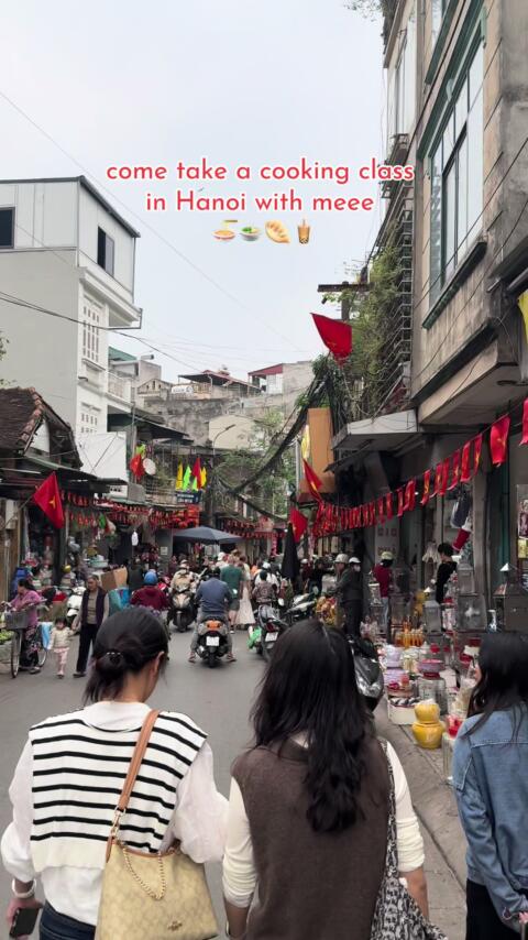 spent a day making local recipes and I now know how to roll a springroll, be so afraid  #hanoi #vietnam #cooking 