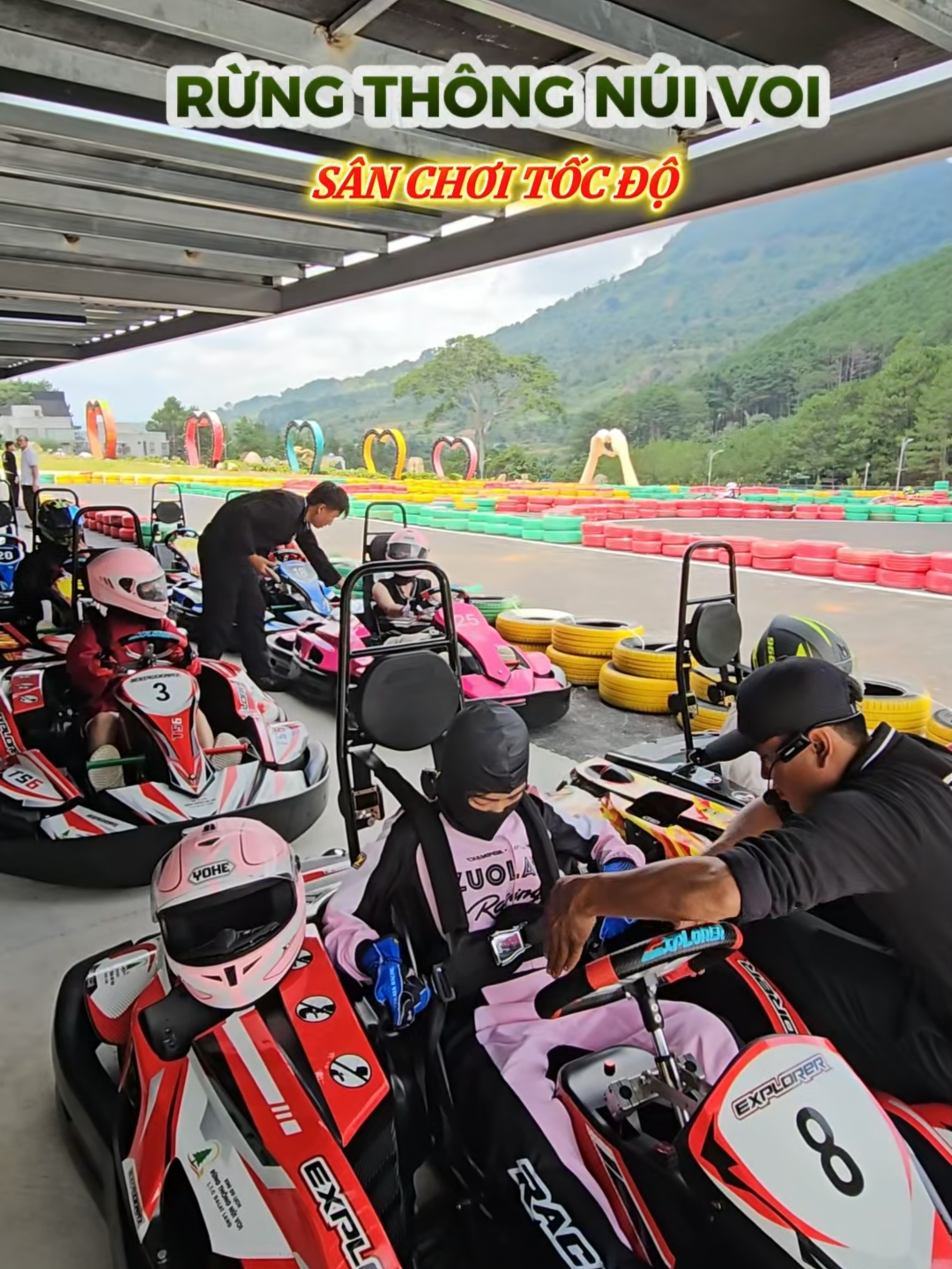 💥 Đua Go Kart.... Team bạn chọn đường đua chill hay đường đua chất? Đi nh&oacute;m đ&ocirc;ng c&agrave;ng vui, đua giữa rừng, gi&oacute; thổi m&aacute;t rượi &ndash; kh&ocirc;ng chỉ đua m&agrave; c&ograve;n c&oacute; view sống ảo bao đẹp nhaaaa... L&ecirc;n k&egrave;o, k&eacute;o hội tới đường đua Go Kart Rừng Th&ocirc;ng N&uacute;i Voi lẹ n&agrave;o #rungthongnui #gokartf1 #trendingviralvideo #rungthongnuivoidalat