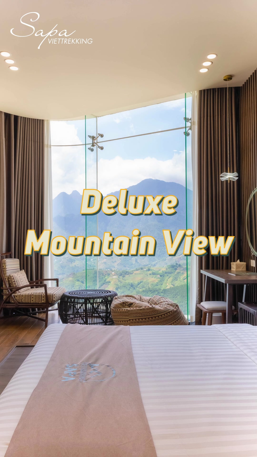 Với chiếc view đắt gi&aacute; hướng thẳng ra n&uacute;i, căn ph&ograve;ng Deluxe Mountain View sẽ mang tới cho bạn những trải nghiệm tuyệt vời 💖 #viettrekking #sapa #hotel #room #chill #travel #trip #holiday #vietnam