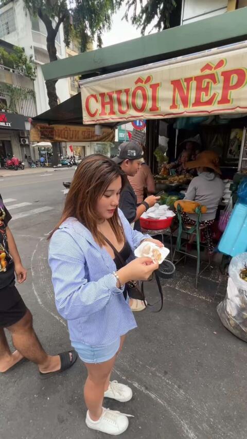 first time in ho chi minh? try this motorbike food tour! away from the touristy areas and into where the locals eat <3 🇻🇳 #vietnam #hochiminh #saigon #motorbikefoodtour #vietnamesefood  