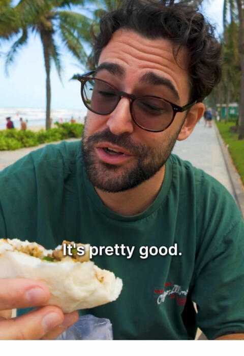 I was very surprised! #vietnamesestreetfood #streetfooddanang #banhbaodanang #banhbao #fooddanang 