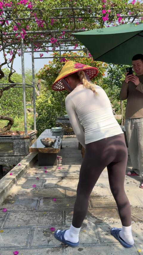 &ldquo;Vảy rau&rdquo; English version 😆😆😆😆 ------------------------------------------ Trang An Farmhouse & Cooking Class - Join the farm-to-table cooking class in Ninh Binh 📍: Ang Ngu, Hoa Lu District, Ninh Binh 📱: (+84) ⁨097 402 66 67⁩ (Whatsapp/Zalo) #TrangAnFarmhouse #CookingClass #NinhBinh #NinhBinhCookingClass #Vietnam 