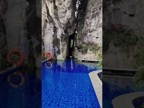 Cute lil pool in Tam Coc, Vietnam.