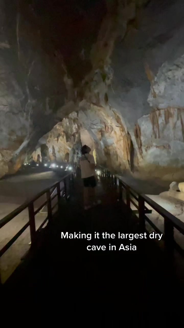 Hang Son Doong is nearby but you need to book a year in advance to visit! #paradisecave #vietnam #travel #solotravel #traveltiktok