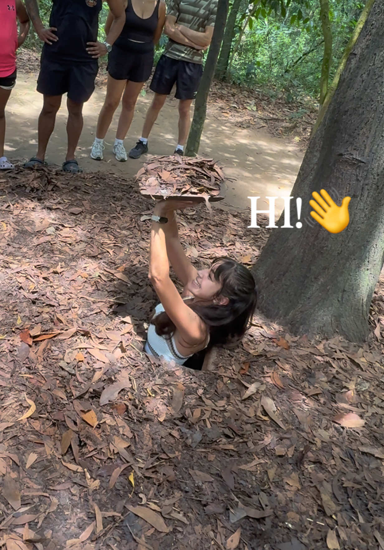 Nunca pens&eacute; que ser&iacute;a capaz de meterme aqu&iacute;&hellip; 😅  Los famosos t&uacute;neles de Cu Chi en Vietnam, s&uacute;per divertida la experiencia 🤩 #solotravelwoman #vietnamtrip #ugccreator #viajera #espa&ntilde;ola  