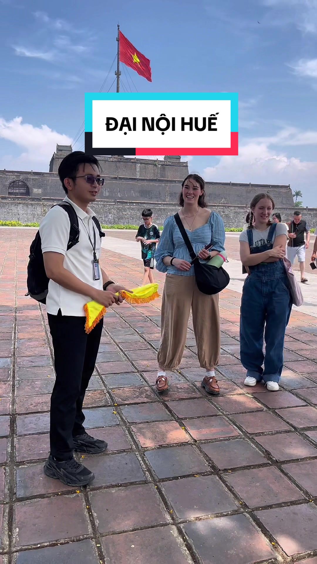 Trước khi v&agrave;o Ho&agrave;ng Th&agrave;nh Before visiting Imperial City #travel #dulichvietnam #vietnamtourguide #tuanbuitourguide #vietnamhistory #hue #vietnam 