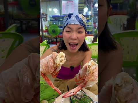 Danang&rsquo;s #1 Beach Side Seafood Experience | Vietnam Food Travel Tips