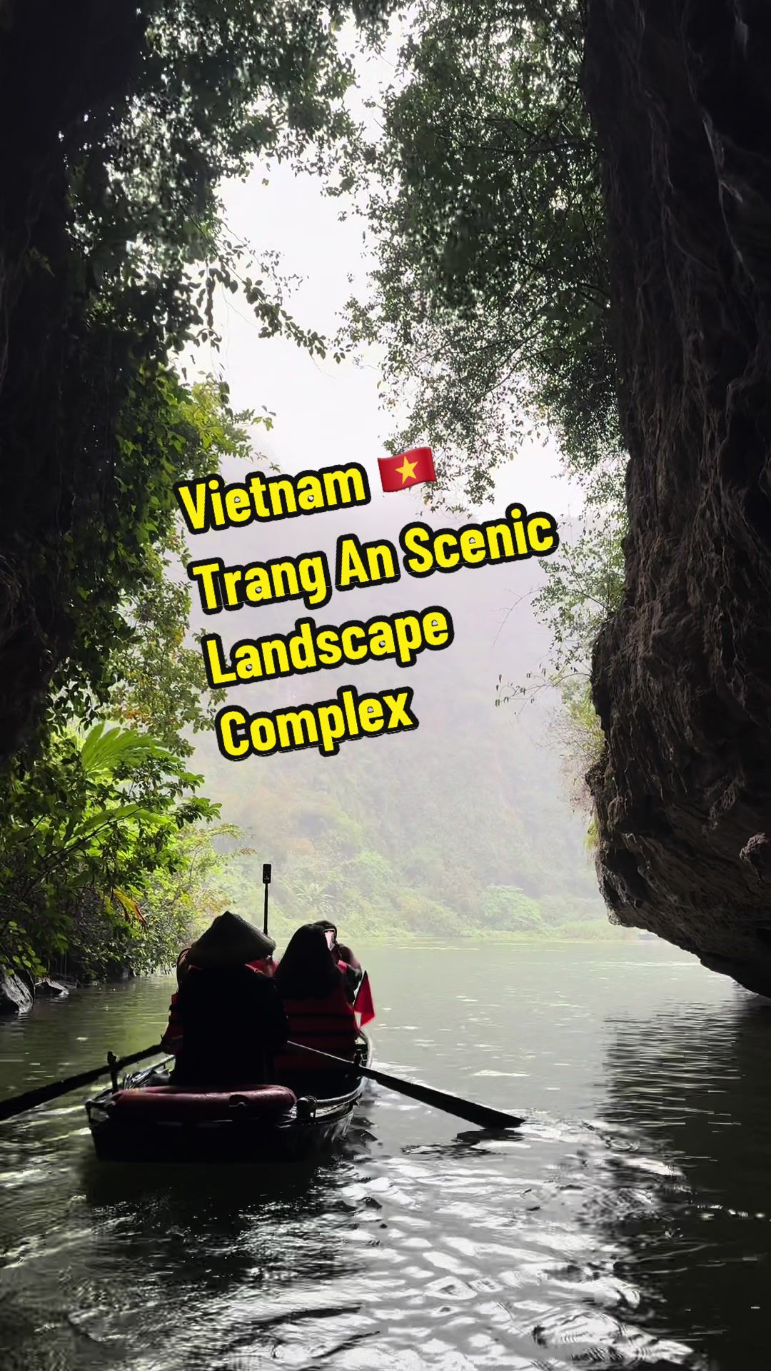 📍 Trang An Scenic Landscape Complex in Vietnam! 越南-長安景區 #🇻🇳  買了一日遊行程，含傳票飯店接送等等，訂行程及票卷的app上都有各種行程可以參考。 #fyp #vietnam #travel #views #rowing #boat #🛶 #越南 
