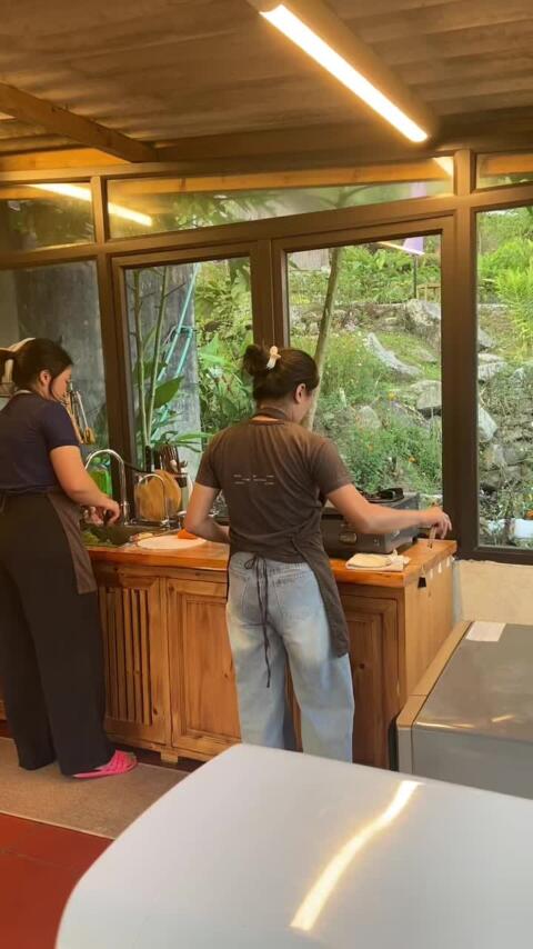 Let's prepare family dinner with us &mdash; where warm dishes are cooked with love and simple joy. 🍲✨ 📍 Ta Van commune, Sapa, Lao Cai, Vietnam 📞 WhatsApp: +84 337710090 #travel #sapatrekking #travelvietnam #Pencil tour dog #homestay 