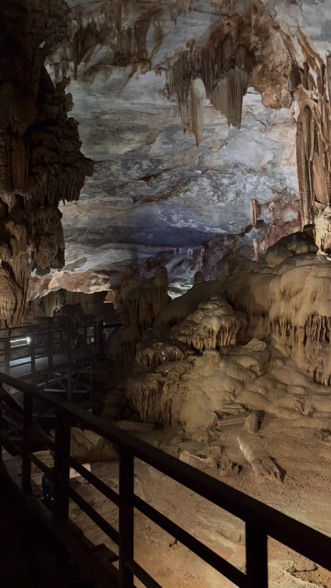 📍 Paradise Cave, Phong Nha Ke Bang National Park  #ParadiseCave #PhongNha #PhongNhaKeBang #VietnamTravel #ExploreVietnam #VisitVietnam #NatureVibes #CaveExploration #TravelTok #TikTokTravel #FYP #ForYou #Wanderlust #AdventureTime #TravelGoals #BackpackingAsia #HiddenGems #ScenicSpots #EarthPix #BeautifulDestinations #NatureLovers #TravelVibes