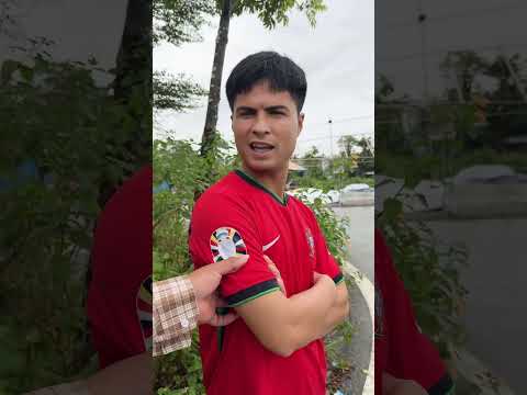 Bạn c&oacute; th&iacute;ch gi&uacute;p đỡ người kh&aacute;c kh&ocirc;ng? #shorts #kindness