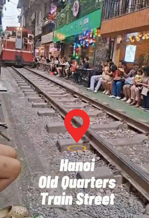 From Hanoi Old Quarters to Train Street - Day Walking Tour #Hanoi #Vietnam #Borntofly #beautifulmoments 