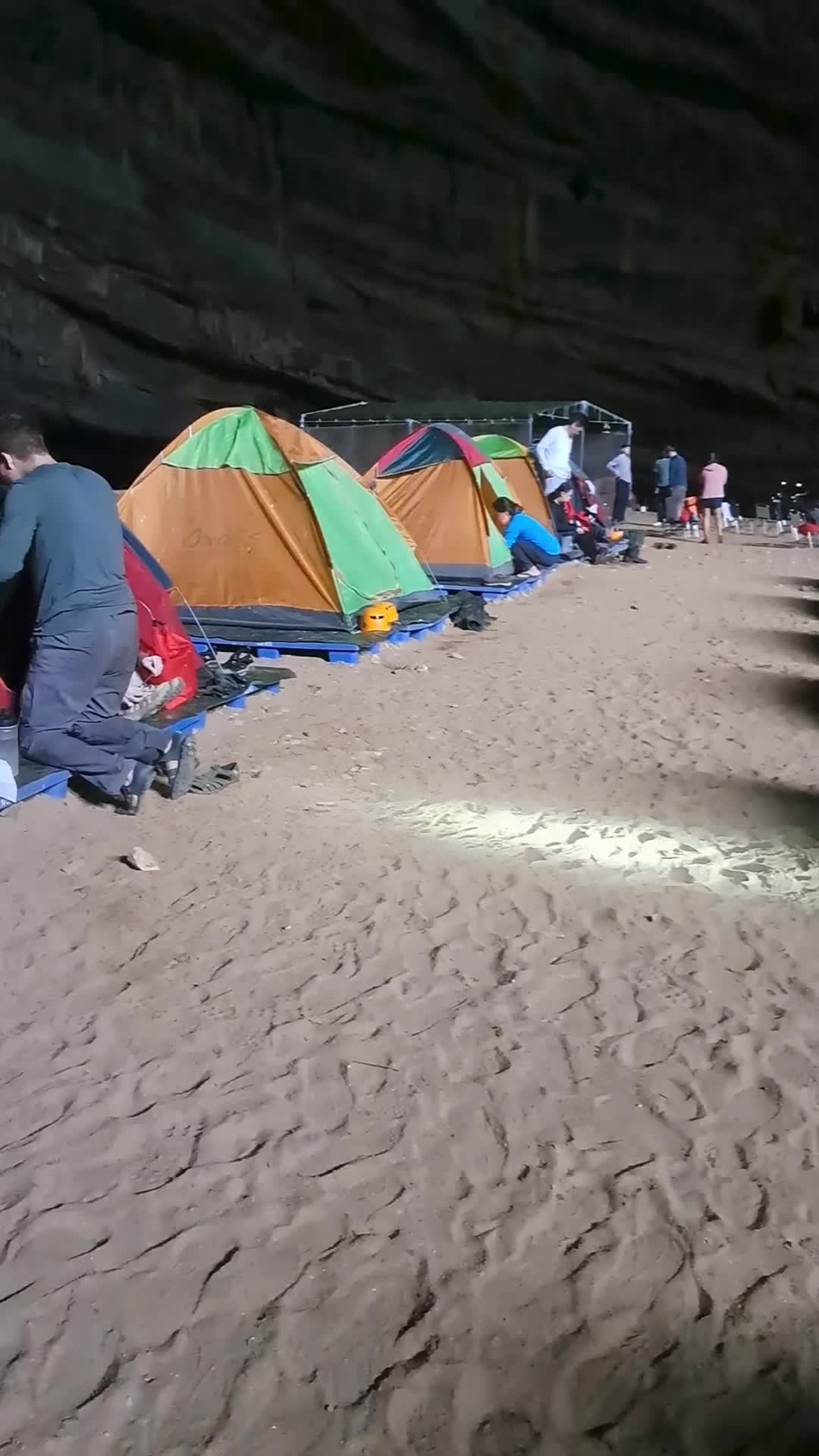 Hang En Cave in Vietnam. Hang En Cave is the 3rd largest Cave in the world. #hangencave #phongnhakebang #vietnamtoiyeu #vietnam #lifeinvietnam #hikingadventures 