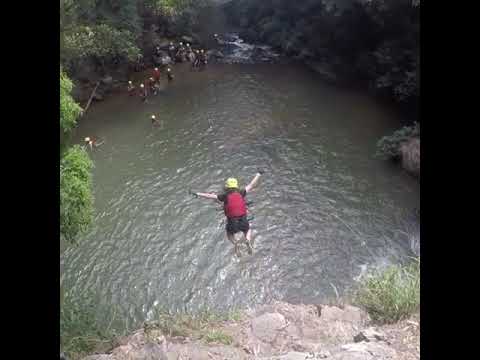 Nhảy th&aacute;c ... nhảy đi | Cliff jumping #Shorts