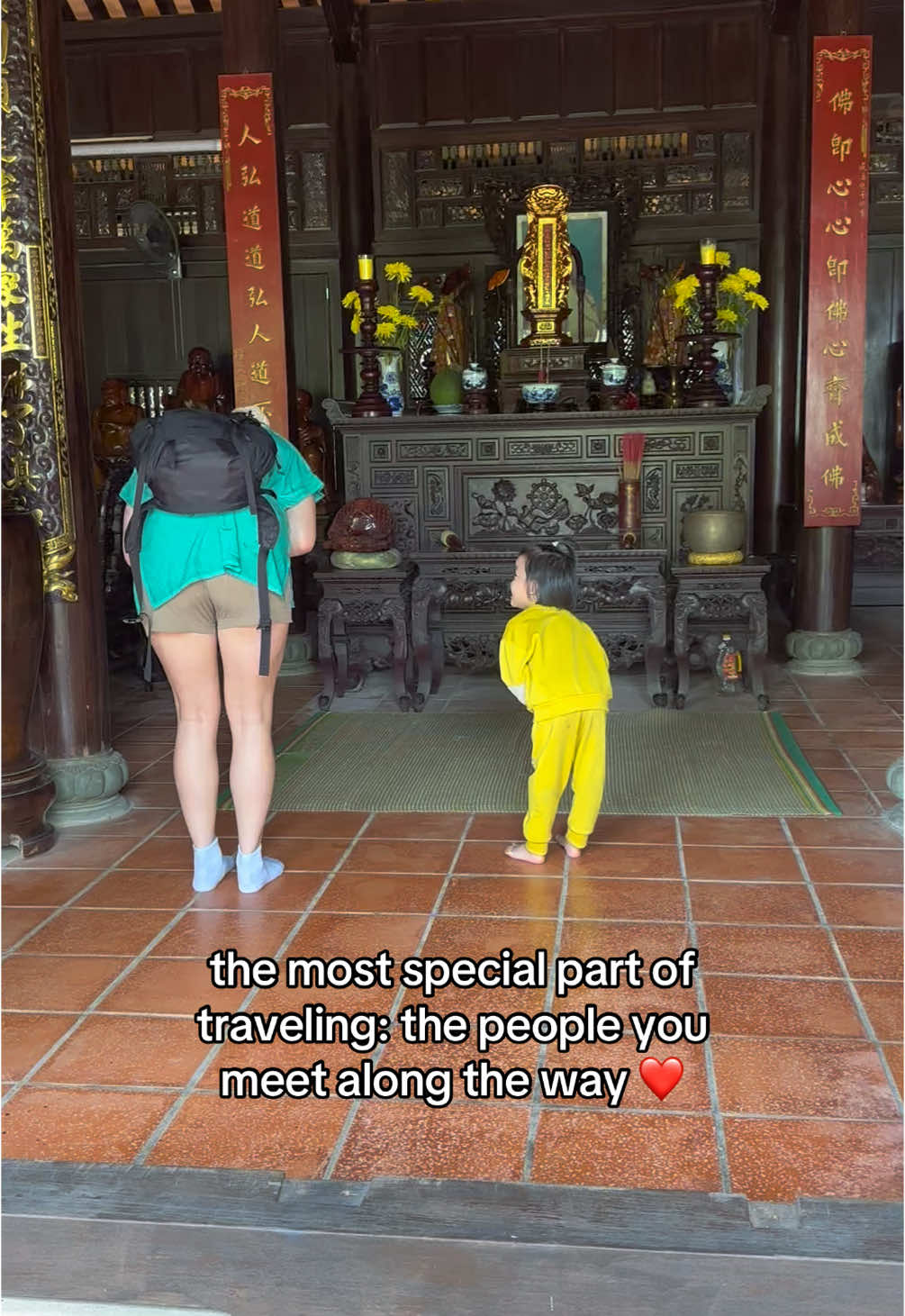 On a bike trip through central Vietnam we went to the Marble Mountain and without any words this little Vietnamese girl showed Gill how to respectfully enter a temple. I will never forget her smile It was such a special moment, and I miss Vietnam every day!! 🥹never stop traveling!! #vietnam #hue #backpacking #southeastasia #asia #hoian 