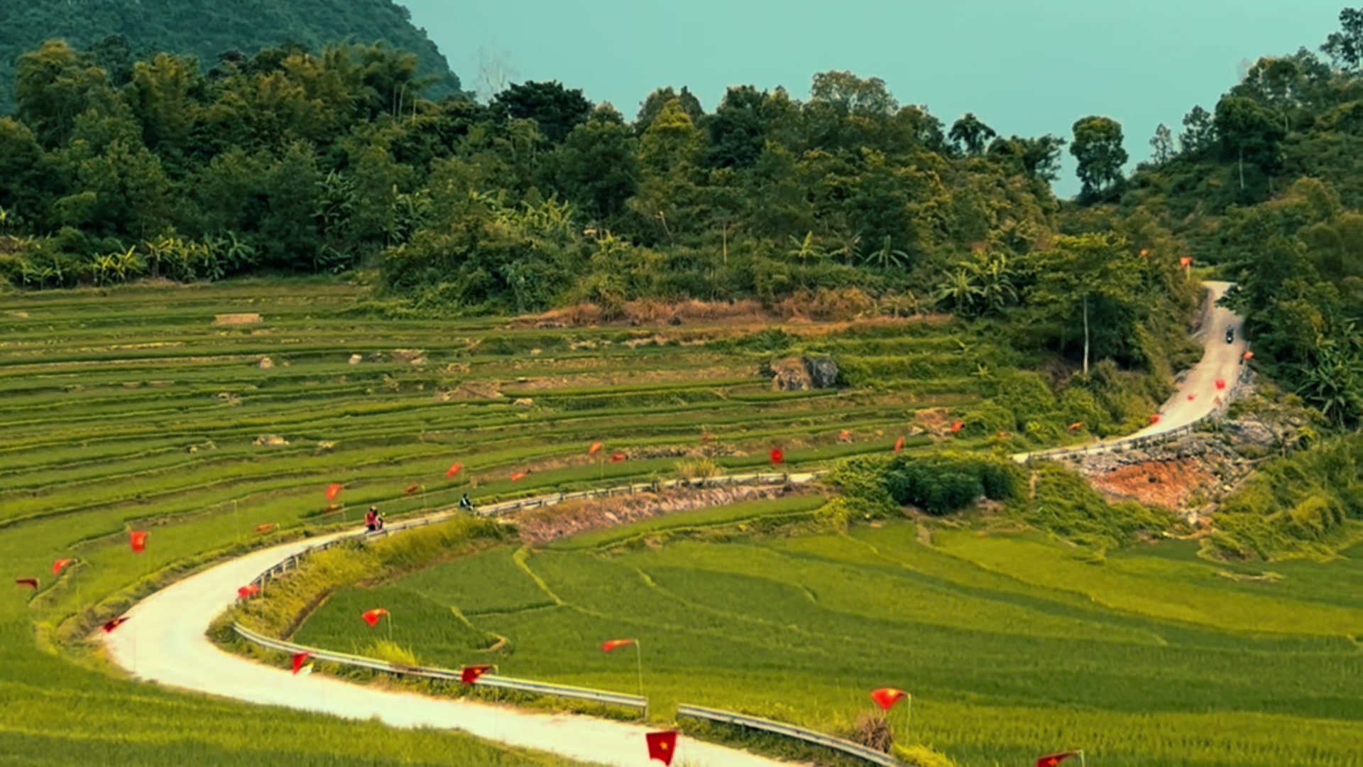 If you&rsquo;re looking for beautiful rice terraces, caves and waterfalls, look no further than Pu Luong 🌿 Only 4 hours from Hanoi, this slice of paradise is not to be missed when you&rsquo;re visiting Vietnam.  Send us a message to find out how you can fit Pu Luong into your trip itinerary! #vietnam #northvietnam #puluong #travelvietnam 