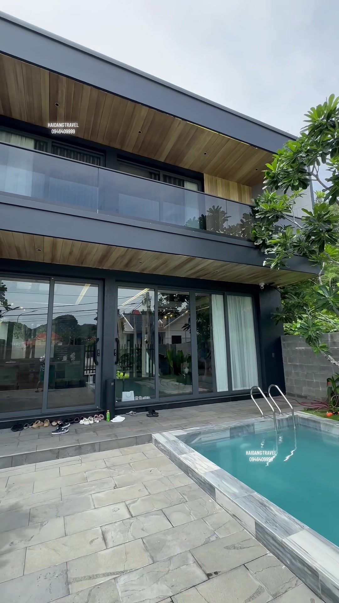 VALIA VILLA - Một ch&uacute; Villa kh&aacute; xinh xẻo v&agrave; mới tại C&aacute;t B&agrave;. Villa 4 ngủ+ c&oacute; thể ở l&ecirc;n đến hơn 10 người lớn.  Đầy đủ c&aacute;c tiện &iacute;ch: Bể bơi, ph&ograve;ng x&ocirc;ng hơi, ph&ograve;ng Karaoke, b&agrave;n Bi-a, bếp điện, bếp nướng, nồi lẩu, b&aacute;t, đũa&hellip;