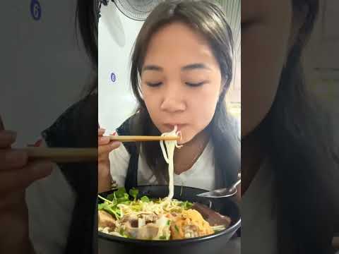 24h ở Huế th&igrave; ăn những g&igrave;, theo ch&acirc;n Phượng nha - | Phượng đi đ&acirc;u #shorts