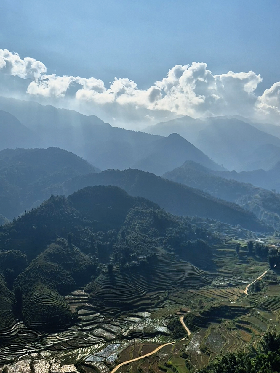 mountain views in Sapa, Vietnam! #mountains #sapa #traveltok #vietnam #northvietnam 