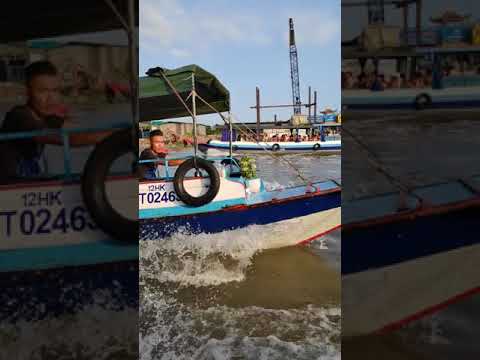 Mekong River Cruise In Cai Rang Floating Market in Vietnam