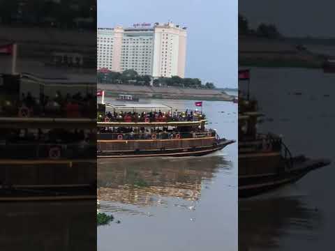 Boat trip Phnom Penh #short