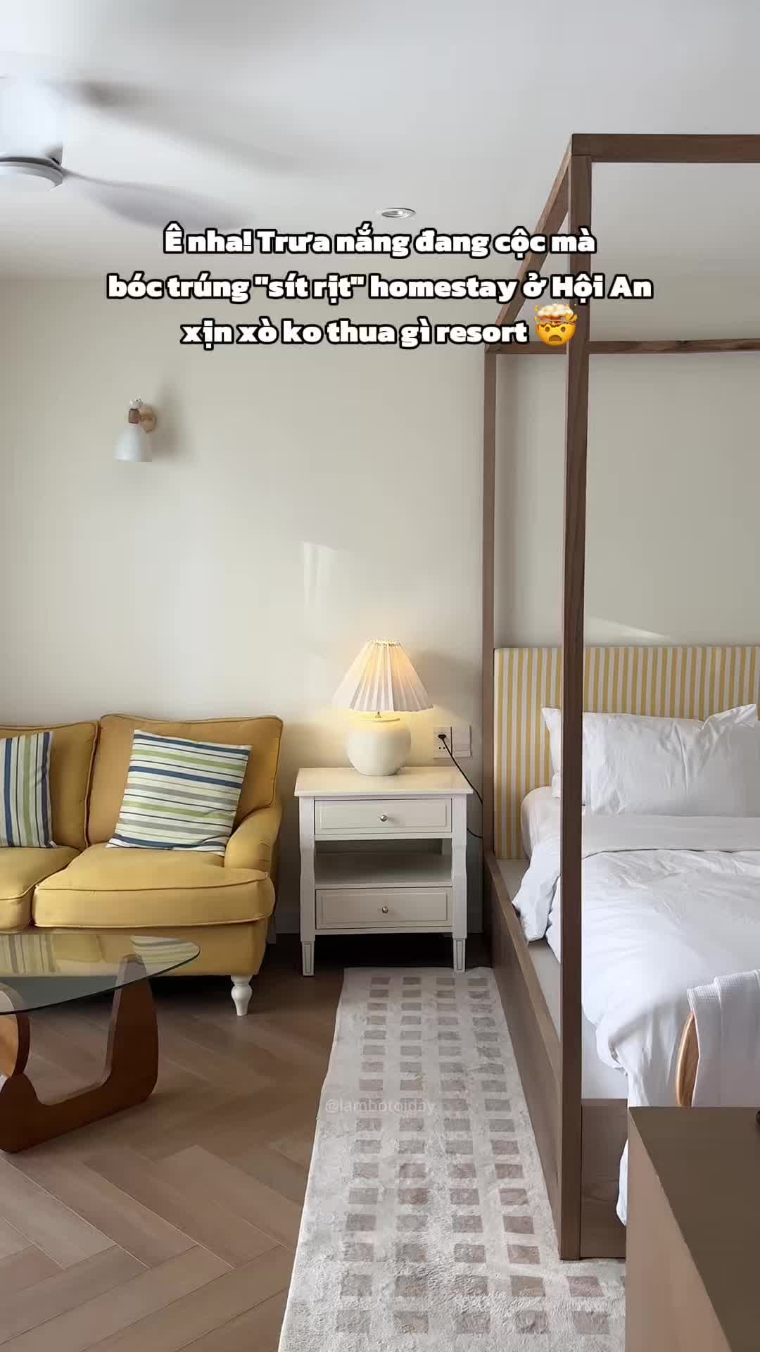 Chạy gần 20km đến Hội An muốn say nắng, nhận ph&ograve;ng xong t&iacute;nh nằm ngủ tới chiều tối m&agrave; đang nằm th&igrave; phải bật dậy để quay liền con ph&ograve;ng đẳng's cấp's n&agrave;y n&egrave;, kkk. Chỗ n&agrave;y c&oacute; qu&aacute;n c&agrave; ph&ecirc; vs nh&agrave; h&agrave;ng rất hot m&agrave; home ở đ&acirc;y cũng chỉnh chu lắm. Mn đến Hội An n&ecirc;n tham khảo thử Sip Boutique Villa n&agrave;y nha 😁😎❤️ #ancungtiktok #reviewanngon #danang #lambotoiday #xuhuong #pov #alone #travel #homestay #hoian #staycation 
