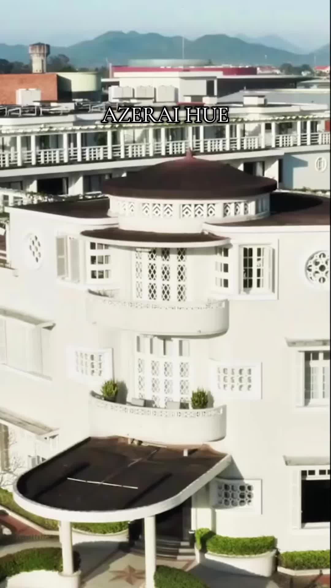 Azerai La Residence Huế: Nơi Di Sản Cố Đ&ocirc; Gặp Gỡ Sự Sang Trọng Đương Đại Kh&ocirc;ng phải ngẫu nhi&ecirc;n m&agrave; Azerai La Residence Huế lại được vinh danh trong "Top 100 điểm đến tuyệt vời nhất thế giới". Tọa lạc tại vị tr&iacute; đắc địa tr&ecirc;n con đường L&ecirc; Lợi, ngay b&ecirc;n bờ s&ocirc;ng Hương thơ mộng, khu nghỉ dưỡng n&agrave;y kh&ocirc;ng chỉ l&agrave; một nơi để lưu tr&uacute;, m&agrave; l&agrave; một cuộc h&agrave;nh tr&igrave;nh ngược thời gian, trở về với vẻ đẹp v&agrave;ng son của xứ Cố Đ&ocirc;.  Toạ lạc : 05 L&ecirc; Lợi , Th&agrave;nh Phố Huế  #nguyenhantravel #azeraihue #bookingtravel #voucher #xuhuong 