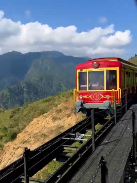 Take a scenic train ride through the breathtaking Muong Hoa Valley, winding past terraced rice fields and misty mountains, before reaching the cable car station to ascend to the summit of Fansipan &mdash; the &ldquo;Roof of Indochina.&rdquo;#naturemagicmix #TravelReels #NatureMeetsTechnology #Sapa #MuongHoa #vietnamventure #trekkingvietnam ##MuongHoaValley #Fansipan #RoofOfIndochina #SapaTrainJourney #VietnamTravel #SapaVietnam #ScenicTrainRide #ExploreVietnam #AsiaTravel #VisitVietnam 📩  Booking tour: WhatsApp +84 384 787 675 | 🌐 vnventure.com