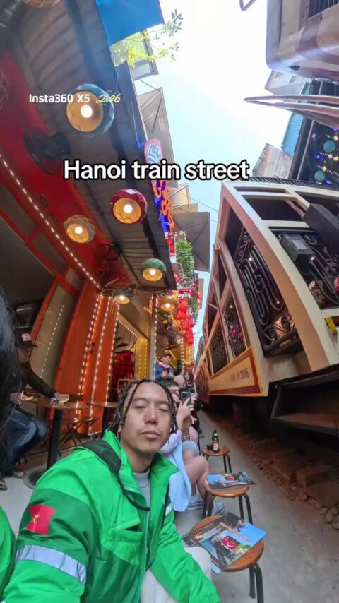 Hanoi train street #hanoi #vietnam #fyp 