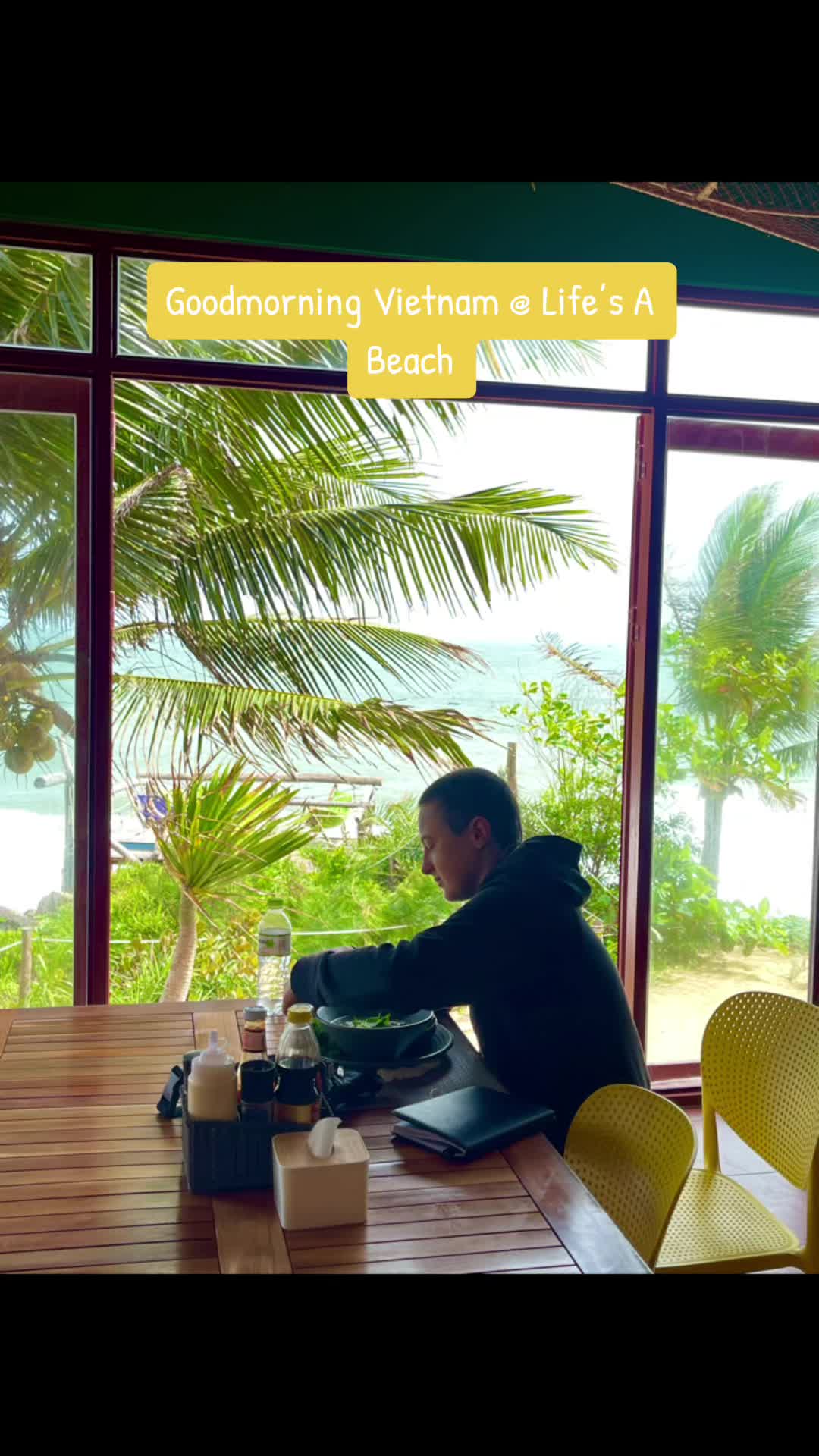 Bữa s&aacute;ng tr&ecirc;n b&atilde;i biển. Breakfast by the beach. Wish you were here. #quynhonbeachbar #quynhonbreakfast #englishbreakfast #lifesabeach #breakfast