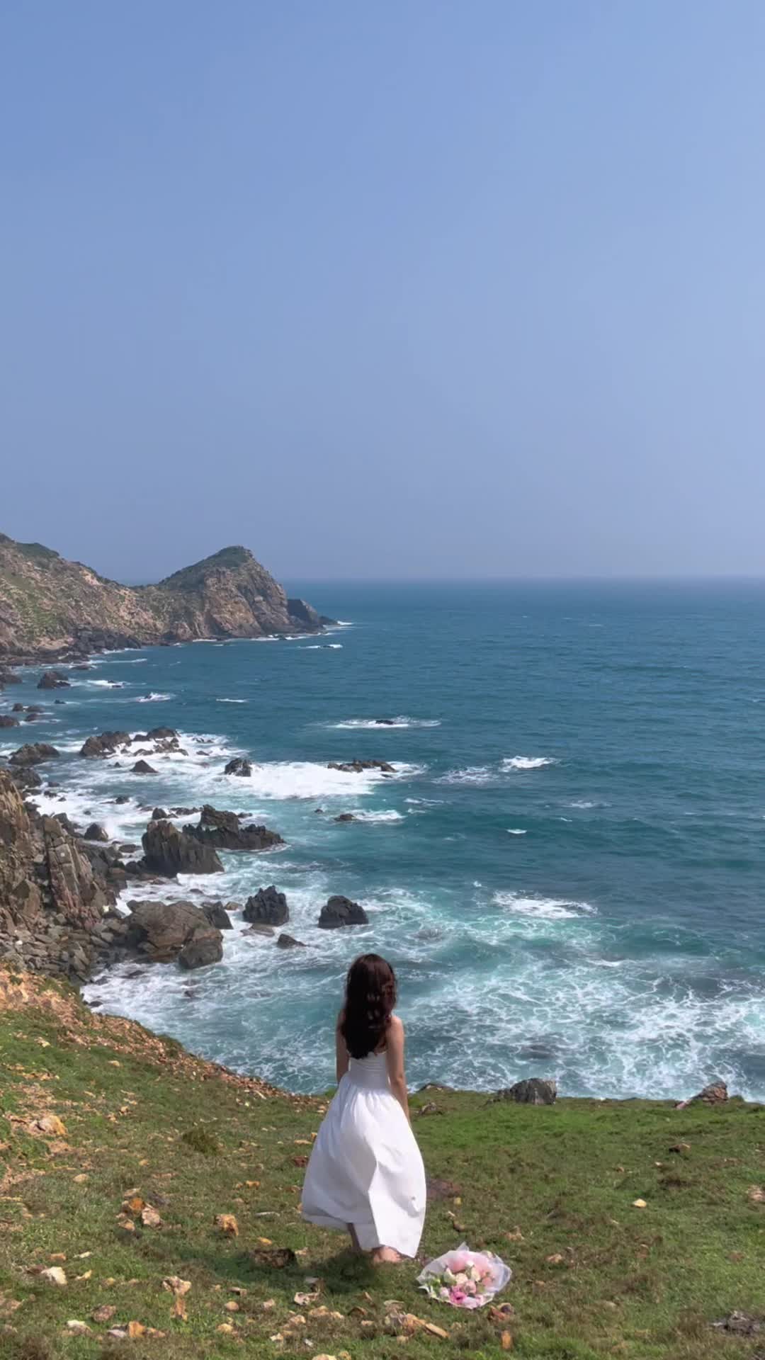 &ldquo;Cậu ra biển m&agrave; xem, biển c&oacute; thể chữa l&agrave;nh mọi thứ.&rdquo; #eogio #nhonly #quynhon #haconcept #photography #travel #dulich #dulichquynhon #xuhuong #beach #chupanh #biển 