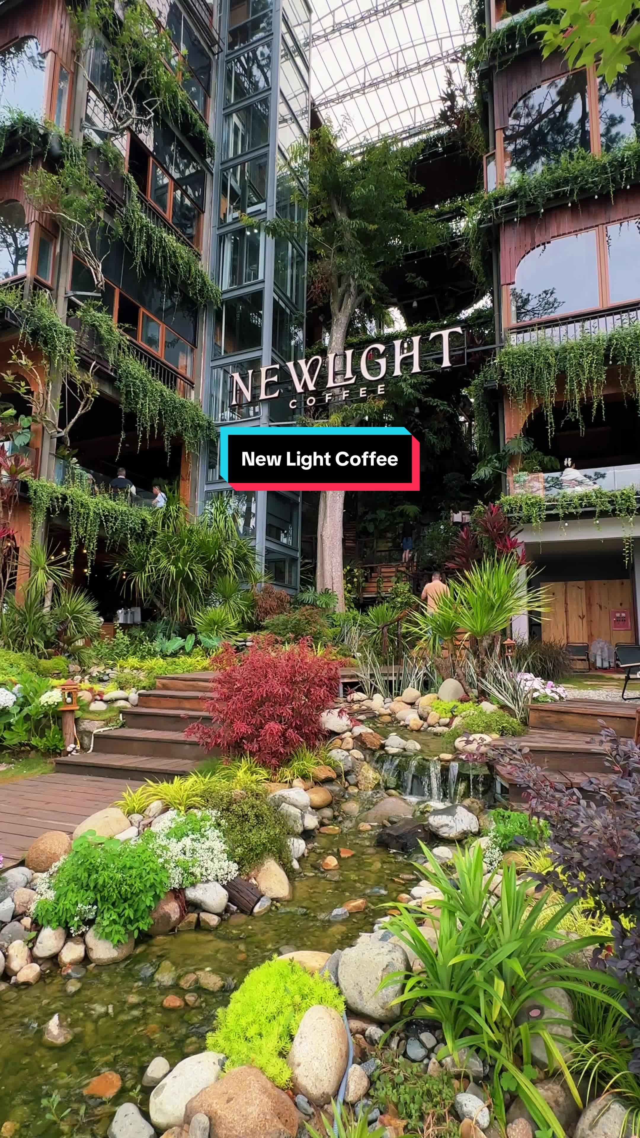 Qu&aacute;n c&agrave; ph&ecirc; mang phong c&aacute;ch hiện đại, c&oacute; kh&ocirc;ng gian trong nh&agrave; rộng lớn #sanmay #Dalat #dalatstatus #newlightcoffee 