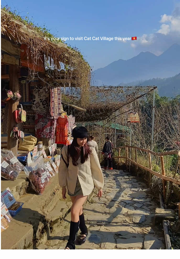 destinasi ter worth it di Sapa! 100/10! 🇻🇳✨ budget: &bull; htm 150k vnd &bull; costume rent 150k vnd &bull; lokasinya deket dari kota Sapa, naik taxi 10menit sampe (taxi 200k vnd pp)  #catcatvillage #sapavietnam #vietnamtrip #tiktoktravel #budgettravel 