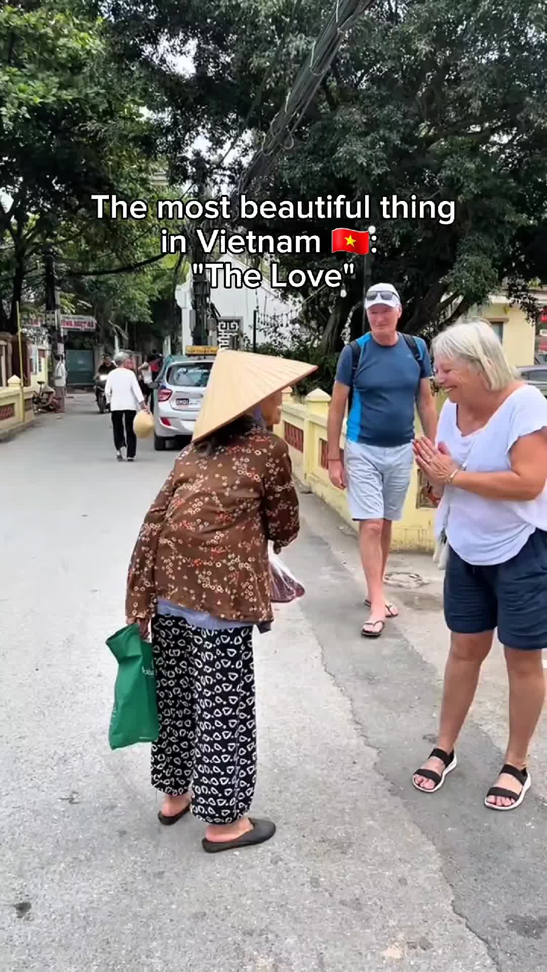 Vietnam is the best palce if u wanna see beautiful things like this... 🥹🇻🇳 #vietnam #kindness #love #travel #vietnammoments #fyp 