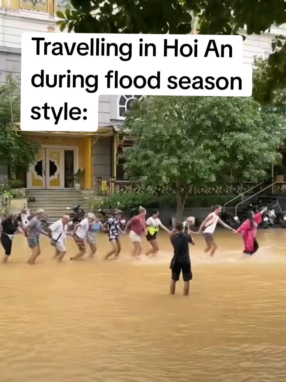 Travelling in Hoi An during flood season vibes #travellife #vietnamese #hoian #hoianmemories #flood 