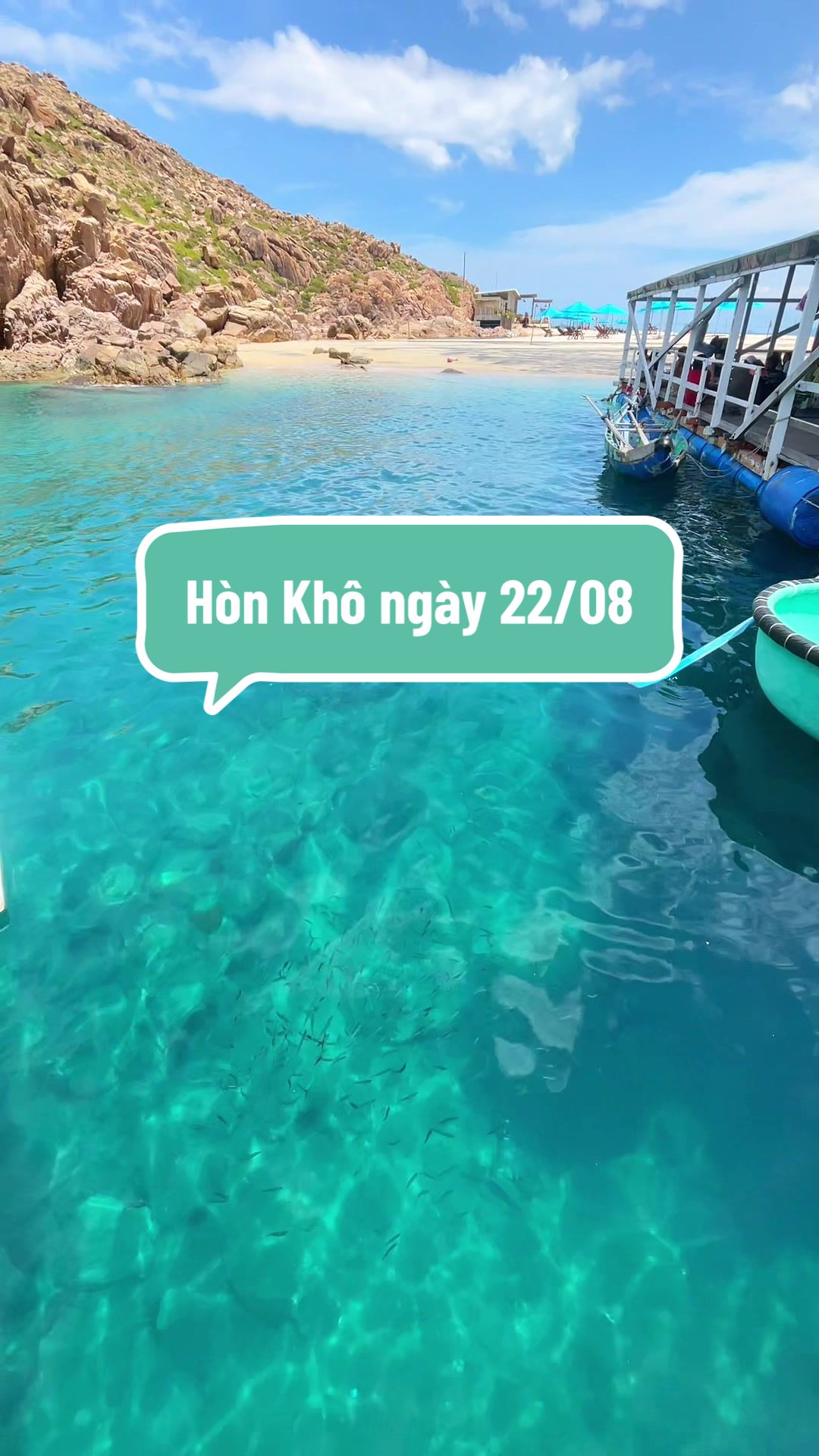 Biển H&ograve;n Kh&ocirc; h&ocirc;m nay m&agrave;u xanh ngọc rất đẹp lu&ocirc;n nh&eacute; cả nh&agrave; 😍 #quynhon #dulich #dulichquynhon #honkho #honkhoquynhon 
