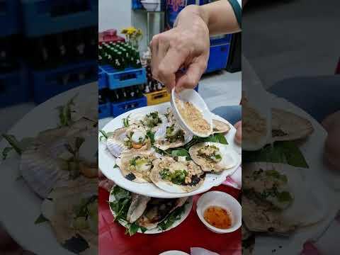 Street food tour in Ho Chi Minh City / Saigon 🍜 with The Real Saigon Street Eats