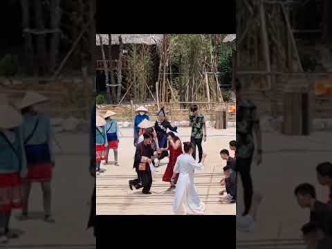 I TRIED THE TINIKLING DANCE IN CAT CAT VILLAGE SAPA VIETNAM #shorts #catcatvillage #sapavietnam
