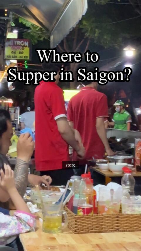 Where to eat supper in Saigon when the malls close at 10PM? Head to the street! ⁣ I always look for stalls with the word &ldquo;K&Yacute;&rdquo; &mdash; Chinese-style stir-fry food, open late, cooked with real wok fire 🔥 ⁣ Tonight&rsquo;s dinner: beef with rice + iced tea for ~$2. ⁣ Way cheaper (and tastier?) than restaurants. ⁣ Travellers &mdash; would you eat here? Locals &mdash; do you have better recommendations? 👇 Drop your late-night supper spots in the comments! #SaigonEats #VietnamStreetFood #SupperInSaigon #VietnamNightMarket #BackpackerEats #BudgetTravelAsia #LateNightEats #VietnameseFoodGuide #DigitalNomadLife #TravelTipsVietnam #HiddenGemsVietnam #StreetFoodLover #MidnightSupper