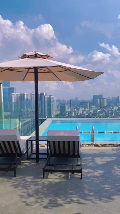 Dive into summer bliss at our 31st floor infinity pool &ndash; where the breeze is cool, the view is endless, and every moment feels like a vacation! #xuhuong #fypシ゚ #beboi #infinitypool #epictowerswissbelresidences #swisbelresidenceshanoi #luxurylifestyle #epictower #rooftopinfinitypool #swissbelhotel #hotels #beboivocuc 