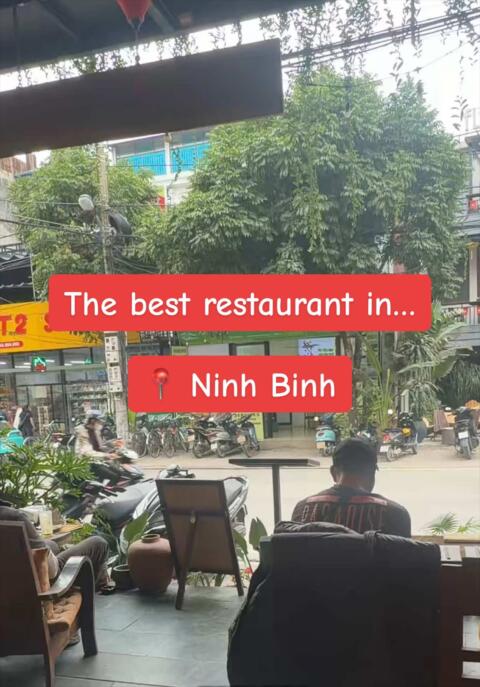 A must visit restaurant when you are in Ninh Binh 🥘 The sweet and sour chicken was hands down the best I&rsquo;ve ever had&hellip; we ended up going back 3 times😅   Save this for your next Vietnam trip🇻🇳 #tamcoc #ninhbinh #travelvietnam #southeastasiatravel #travelasia 