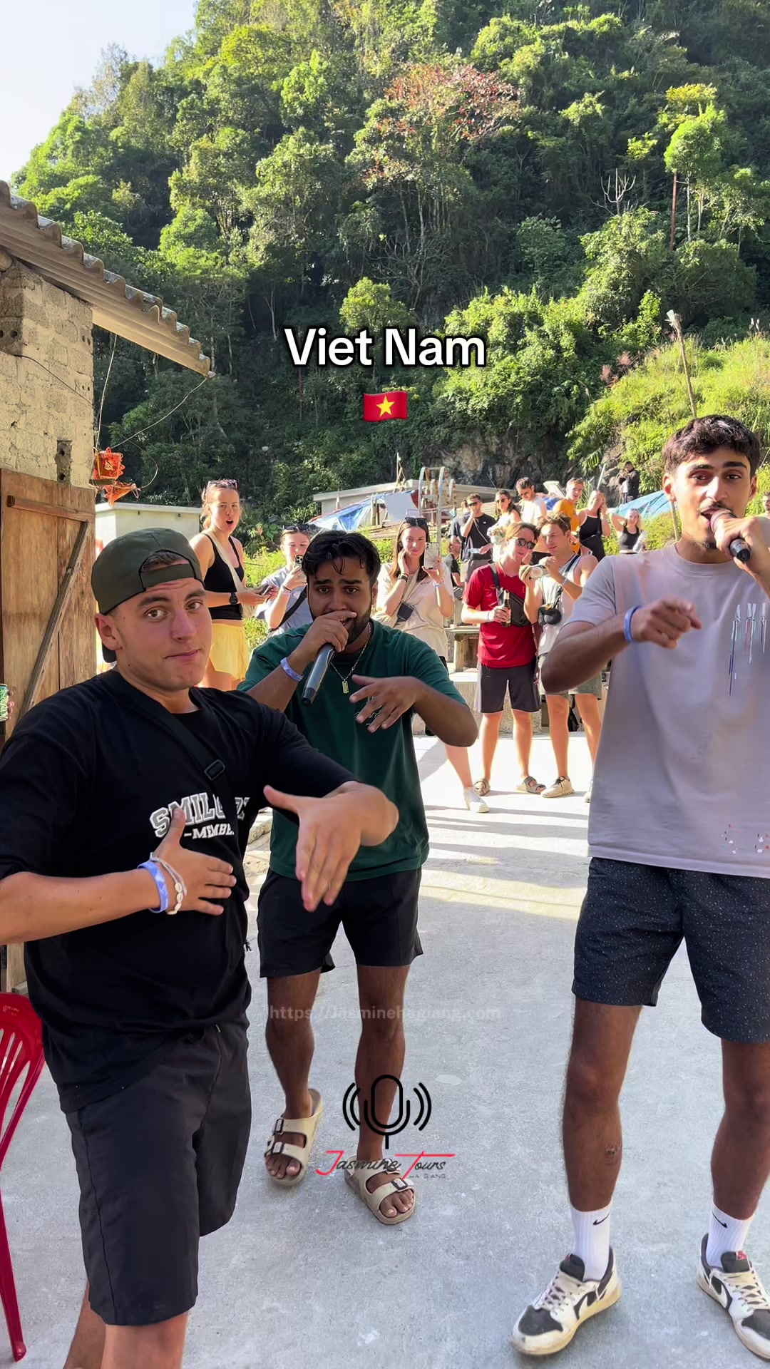 When the Western band hits outdoor karaoke for the first time&hellip; pure magic!#HaGiang #Vietnam #HaGiangLoop #JasmineTours #Adventure 
