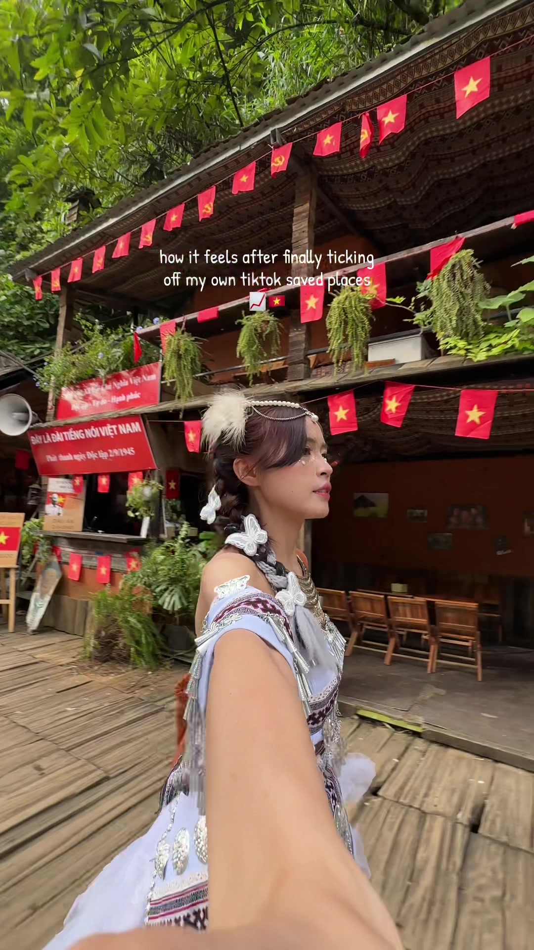walking ring ring ring 📍cat cat village, sapa costume rental (include hairdo)  + make up - 350,000 vnd