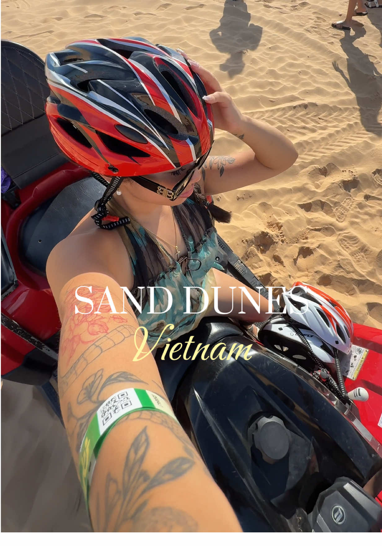 visiting the white sand dunes in vietnam 👯&zwj;♀️ #sanddunes #muine #vietnam #traveltiktok #desert #dune #atv 