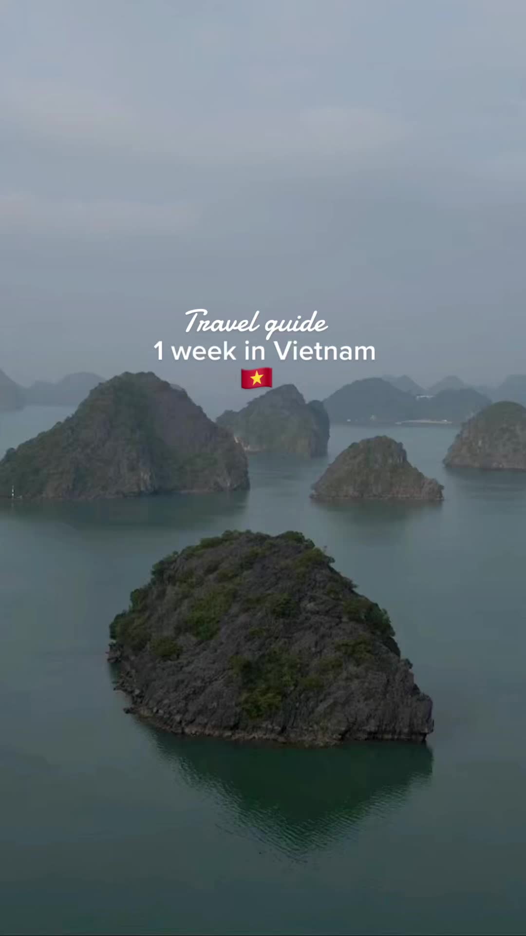 Desde el sur hasta el norte, esta es mi #Guiadeviaje para conocer #Vietnam en una sola semana  📍Ho Chi Minh (Saigon)  📍Mekong River and Cu Chi Tunnels  📍Hoi An  📍Bana Hills (checa bien la mejor temporada)  📍Halong Bay  📍Hanoi  Sigo en #Vietnam y comienza la segunda semana 😍🇻🇳✨ #losojosdelau #hanoi #hoian #halongbay #visitvietnam #mekongriver #cuchitunnels #banahills #southasia #travelblogger #travelinvietnam #oneweekinvietnam 